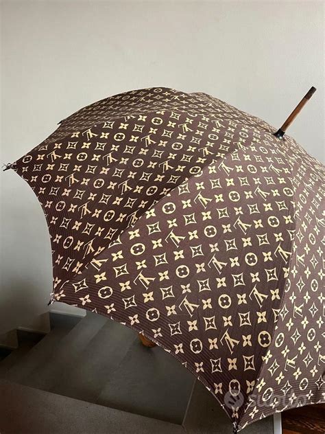 ombrello louis vuitton manico trasparente|Ombrello di Louis Vuitton in tessuto marrone – Fancy Lux.